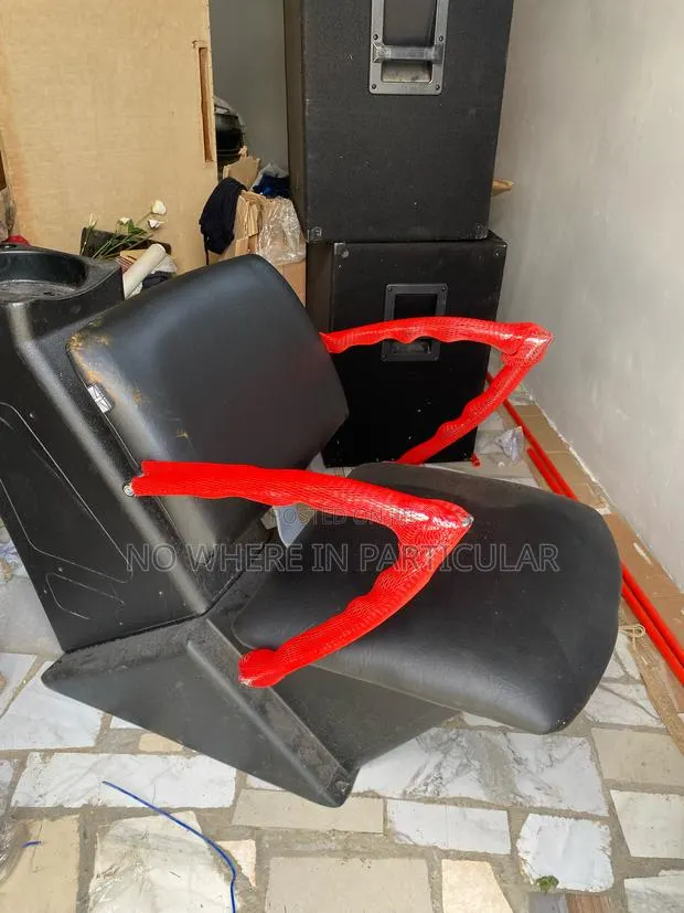Hair Salon Chair · Photo 1