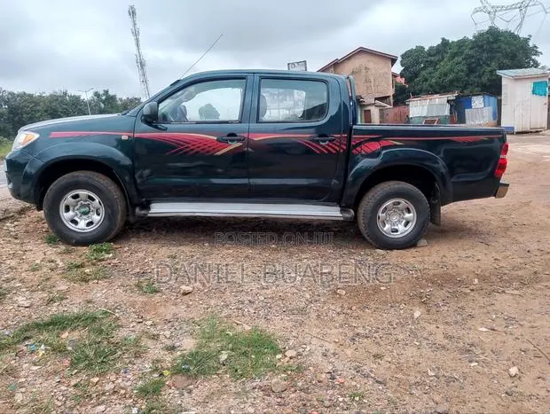 Toyota Hilux 2010 · Photo 8