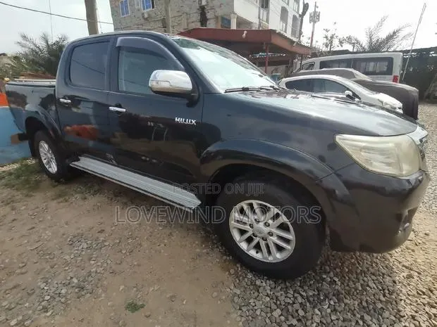 Toyota Hilux 2015 Black · Photo 1