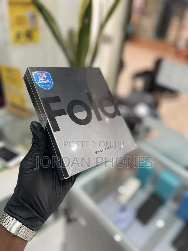 New Samsung Galaxy Z Fold4 256 GB Black · Photo 1