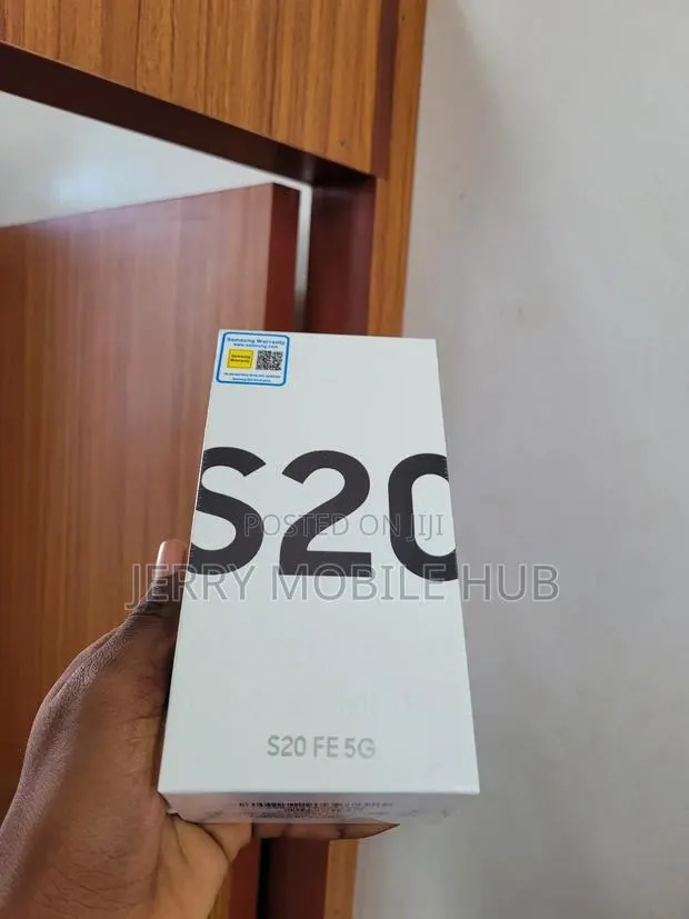 New Samsung Galaxy S20 FE 5G 128 GB Blue · Photo 1