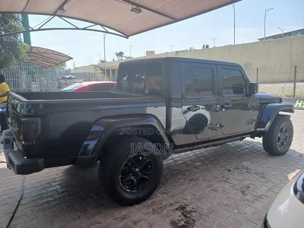 Jeep Gladiator 2024 Black · Photo 1
