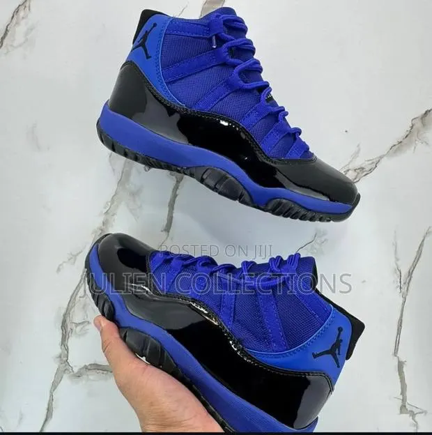 Jordan Retro 11 Royal Blue and Black · Photo 1