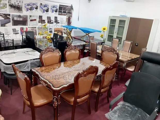 Comfortable Royal Dining Set · Photo 1