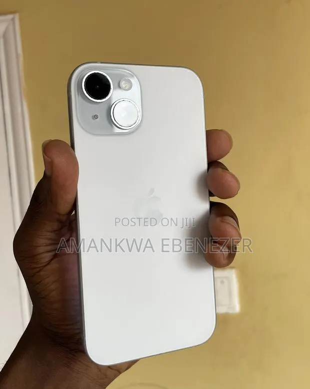 New Apple iPhone 15 128 GB Silver · Photo 1