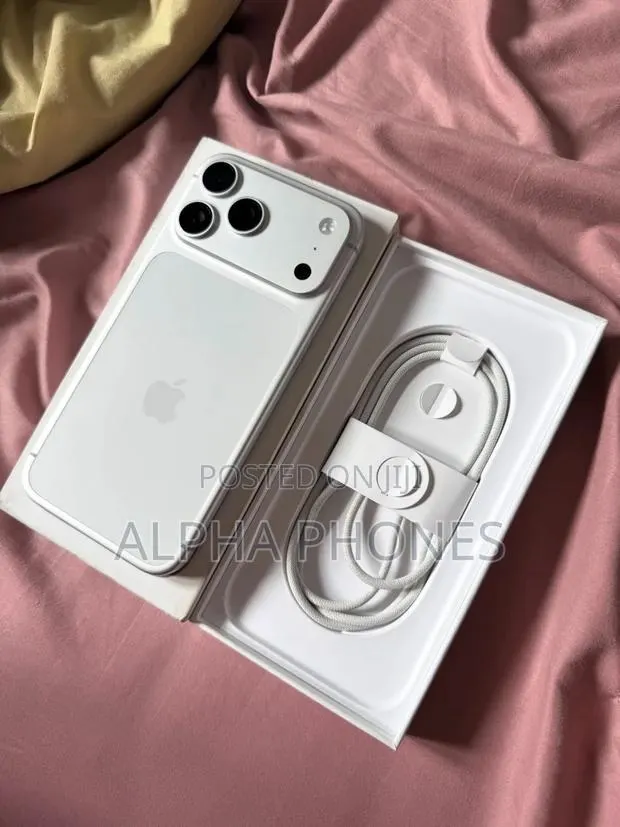 Apple iPhone 17 Pro Max 512 GB Silver · Photo 1