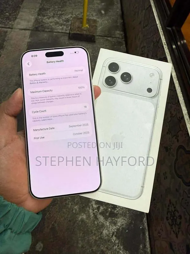 Apple iPhone 17 Pro Max 512 GB Silver · Photo 1