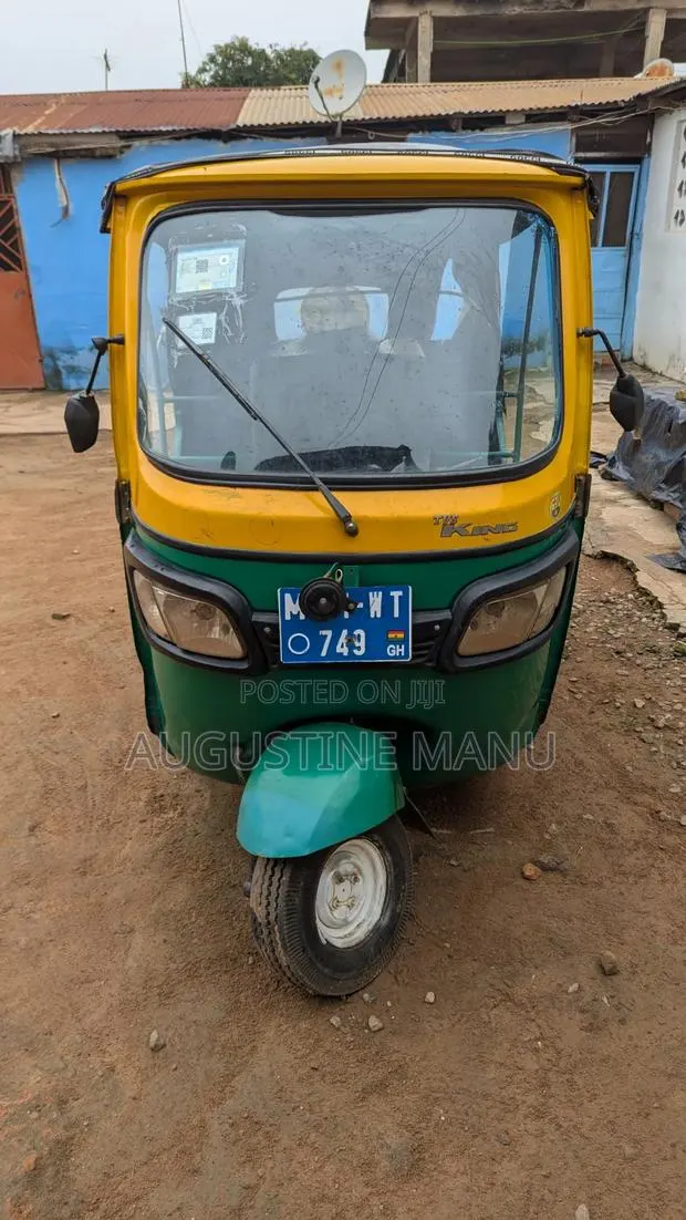 TVS King Deluxe Plus iTouch Start 2021 Green · Photo 1