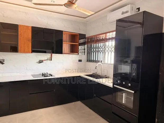 Kitchen Cabinet · Photo 1