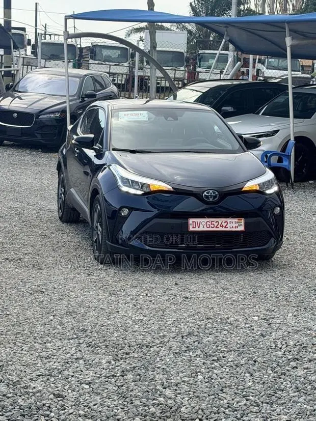 Toyota C-HR 2023 Green · Photo 1