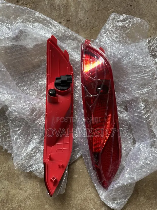 Hyundai Tucson 2016 - 2019 Back Bumper Reflector · Photo 1