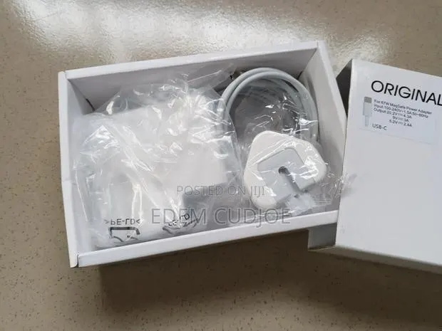 Apple MacBook USB C 87W Charger · Photo 1