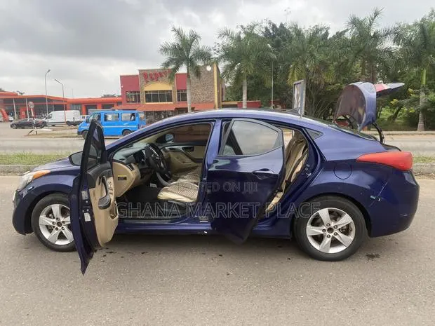 Hyundai Elantra for Rent With Professional Driver · Photo 2