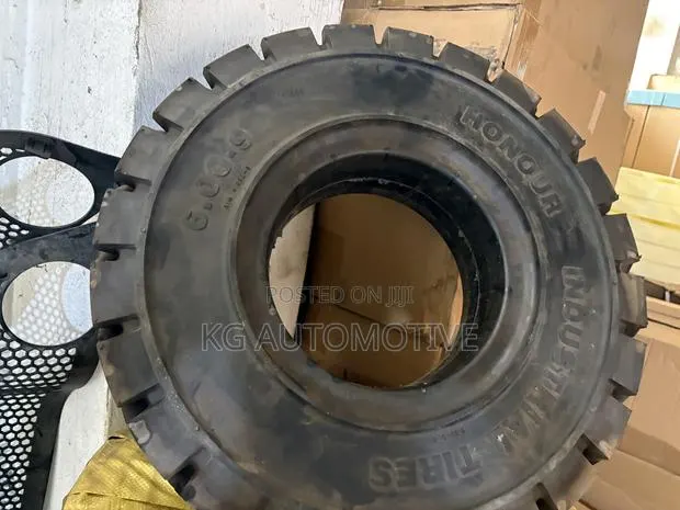 6.00-9 Solid Forklift Tire · Photo 1