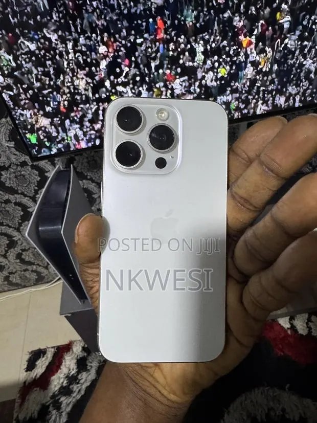 Apple iPhone 15 Pro 256 GB White · Photo 1