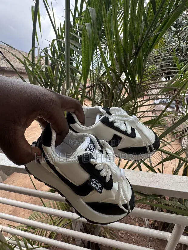 Sneakers for for Boys and Girls · Photo 1