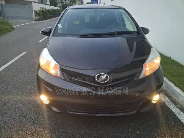 Toyota Vitz 2013 Black · Photo 1