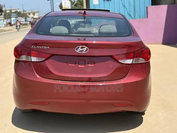Hyundai Elantra 2013 Red · Photo 5