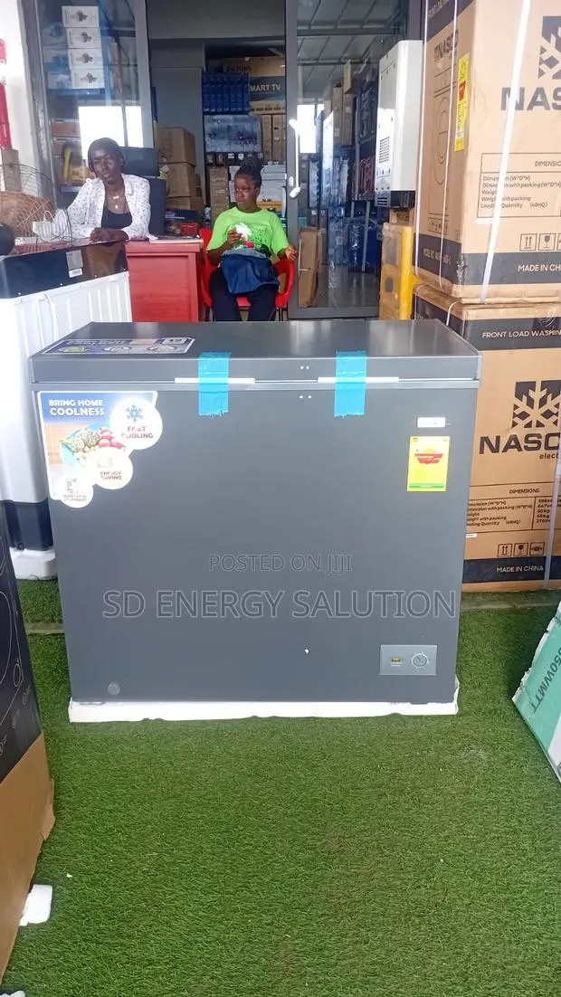 Spacious Nasco Freezer for Frozen Foods Drinks · Photo 1