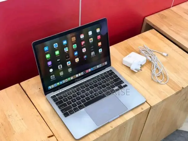 New Laptop Apple MacBook Pro 16GB Apple M1 SSD 512GB · Photo 1