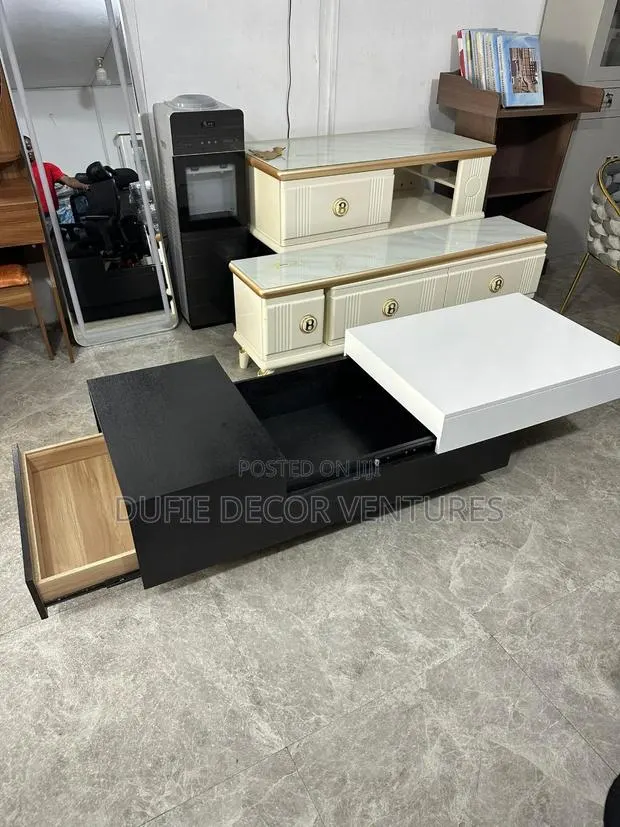 WOODEN Center Table Available for Sale · Photo 1