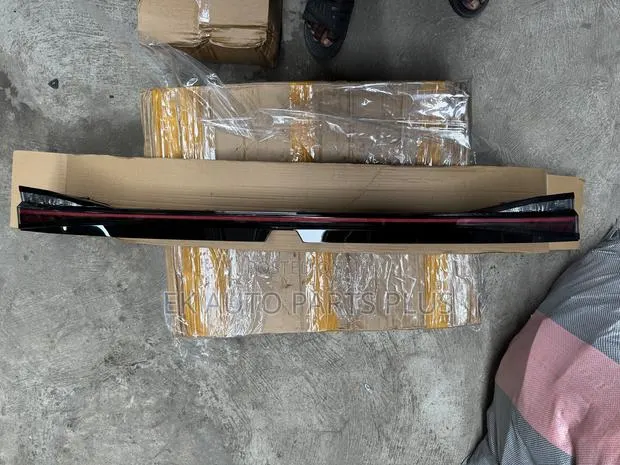 Hyundai Elantra Boot Light 2021 2022 2023 2024 · Photo 1