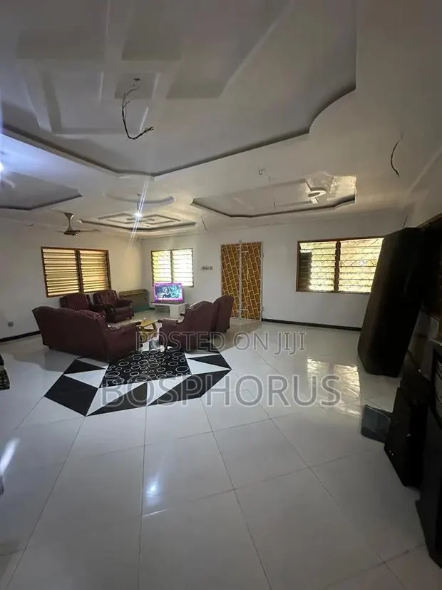 15bdrm House in Kwashiman, A-Lang for sale · Photo 1