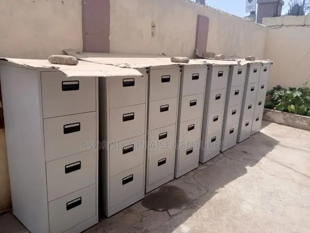Cabinet 4drawer · Photo 1