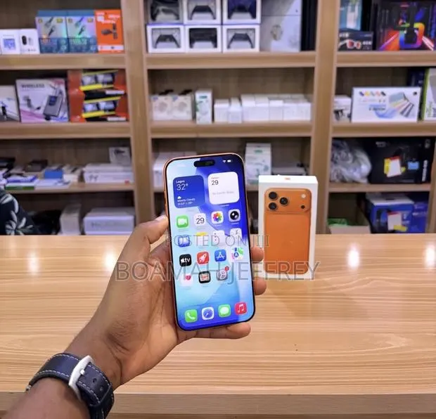 Apple iPhone 17 Pro Max 1 TB Orange · Photo 1