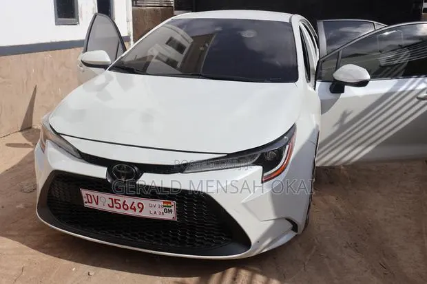 Toyota Corolla LE 2020 White · Photo 1