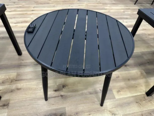 Outdoor Dining Table (90r) · Photo 1