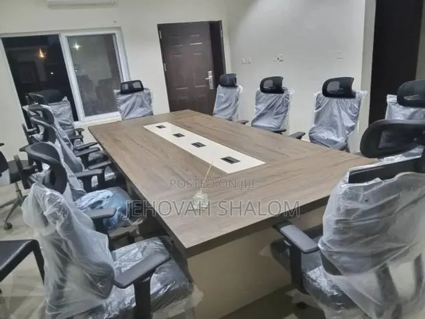 Mordern Designed Conference Table Available for Sale · Photo 1