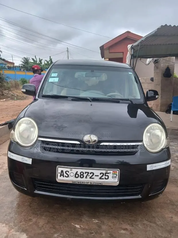 Toyota Sienta 1.5 FWD 2010 Black · Photo 1