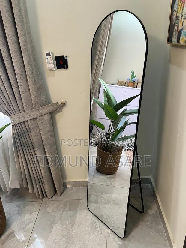 Standing Mirror · Photo 1