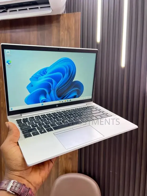 Laptop HP EliteBook 845 G8 16GB AMD Ryzen 5 SSD 256GB · Photo 1