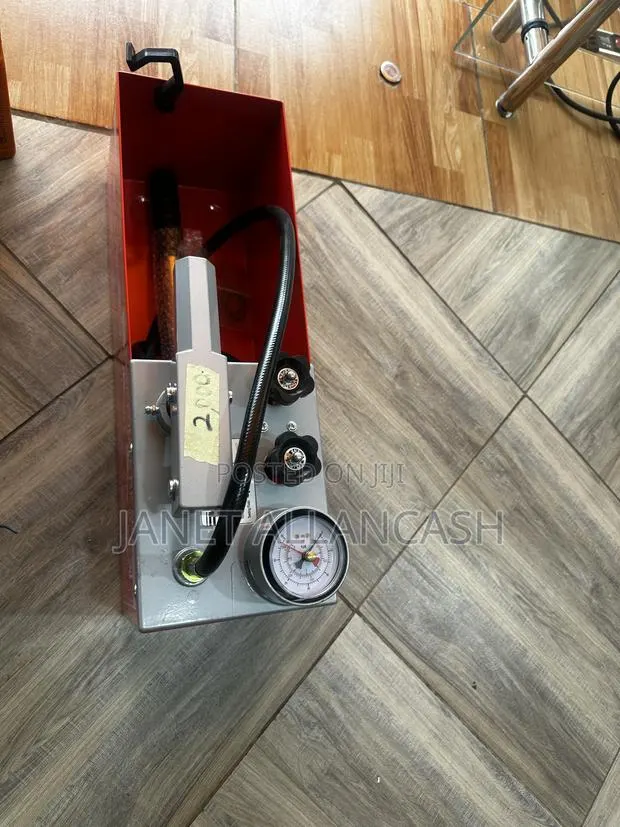 Hand Test Pump · Photo 1