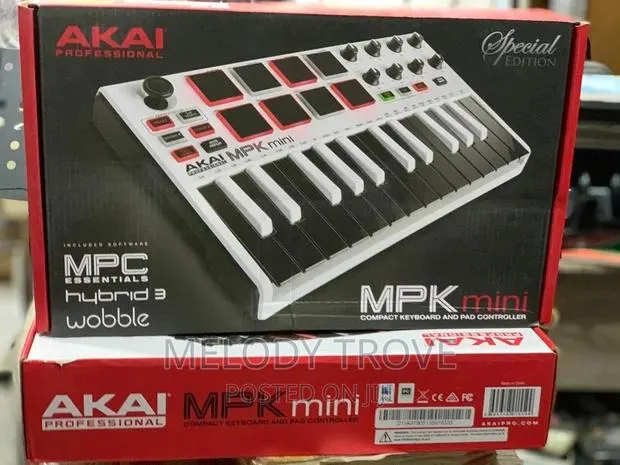 Akai Professional MPK Mini Mkii- 25keys, 8- Drum Pads · Photo 1
