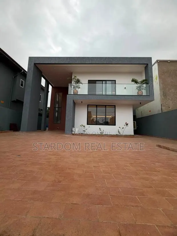 4bdrm Duplex in North Legon for sale · Photo 1