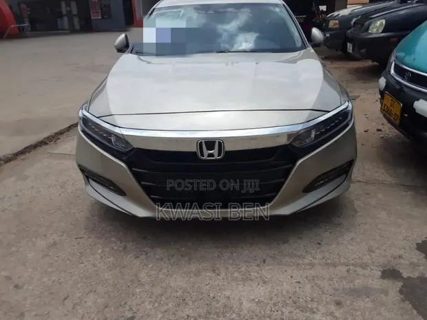 Honda Accord 2019 Silver · Photo 1