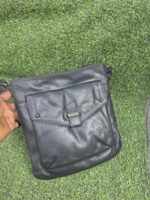 Uk Used Crossbody Bag · Photo 1