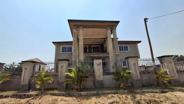 6bdrm Duplex in Sokoban Kwawoma, Kumasi Metropolitan for sale · Photo 1