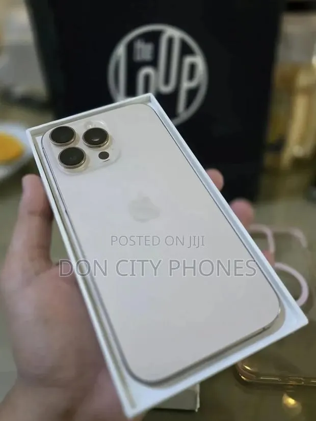 Apple iPhone 16 Pro Max 256 GB Gold · Photo 1