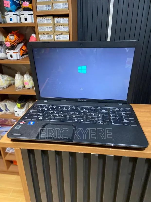 Laptop Toshiba Satellite C850 4GB AMD HDD 256GB · Photo 1