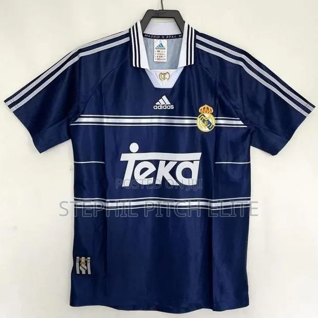 Real Madrid Retro Jersey · Photo 1