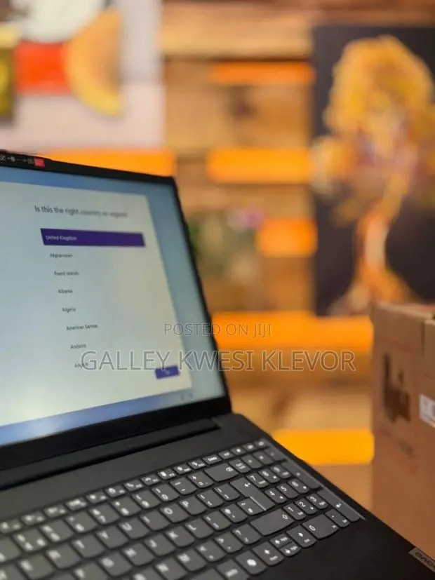 New Laptop Lenovo V15-IIL 8GB Intel Core i3 SSD 256GB · Photo 1