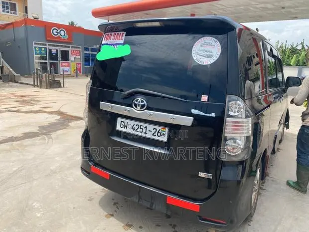 Toyota Voxy 2013 Black · Photo 1