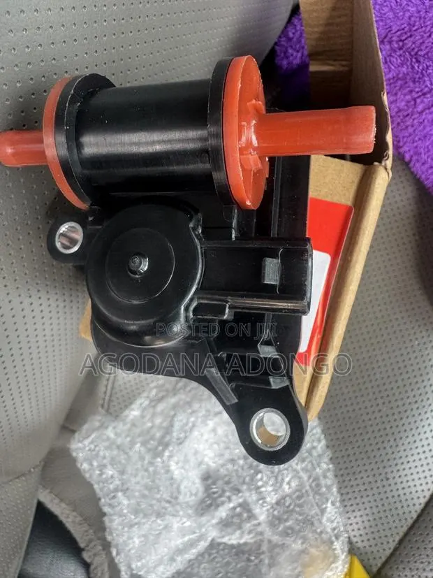 Honda Accord, Civic and CR-VEVAP Solenoid Valve · Photo 1