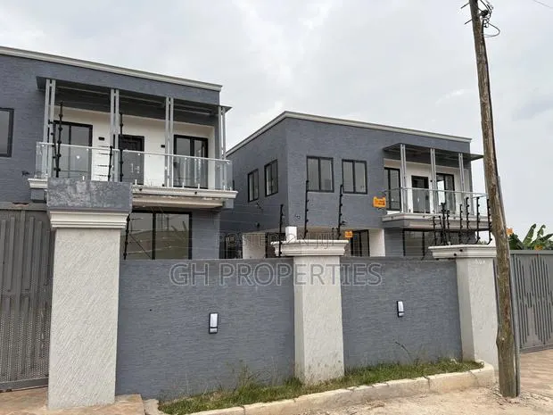 4bdrm Duplex in Ahodwo Runabout, Kumasi Metropolitan for sale · Photo 1