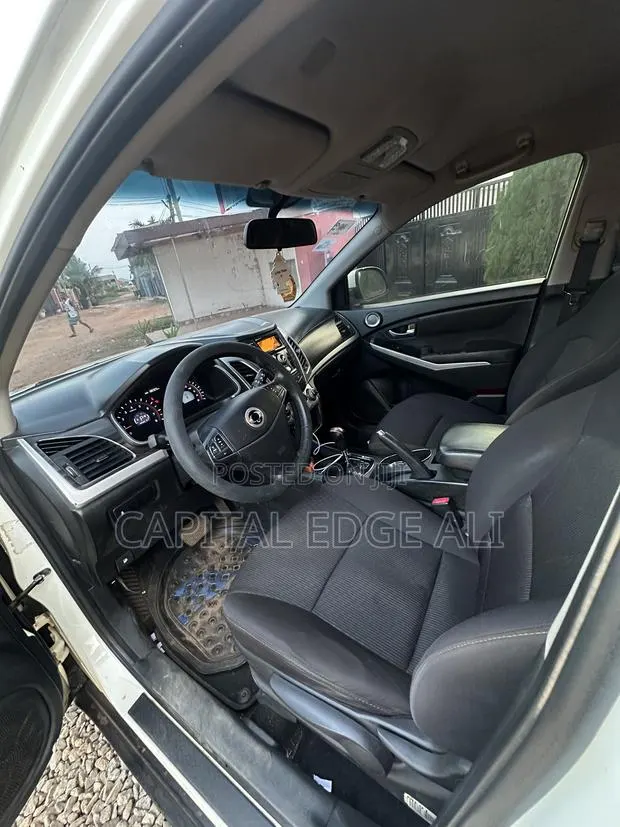 SsangYong Korando 2015 White · Photo 1