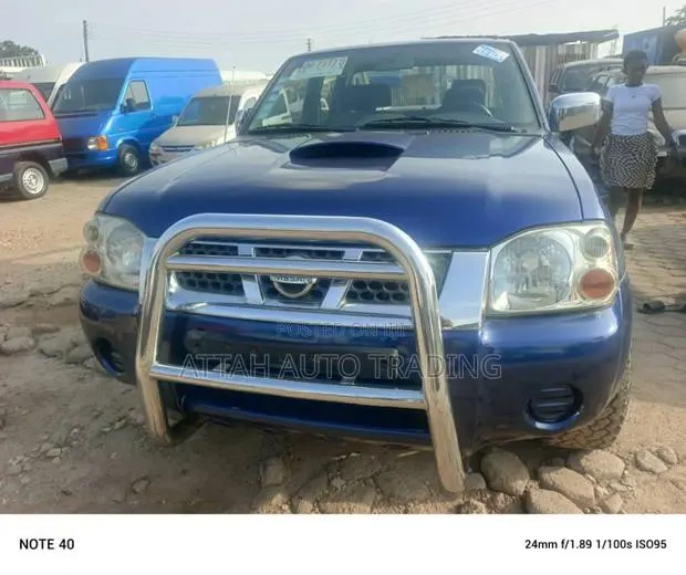 Nissan Hardbody 2010 Blue · Photo 1